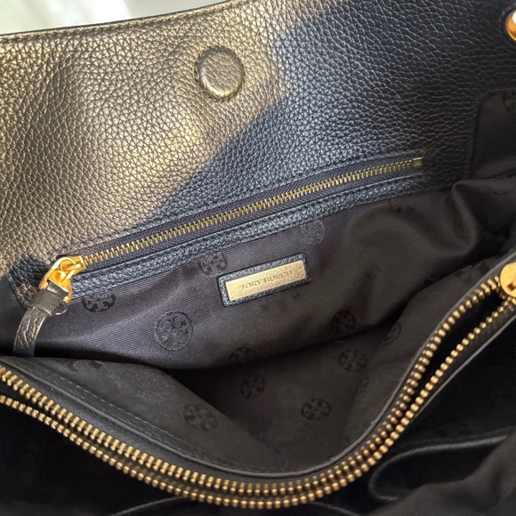 Tory Burch Britten Handbag + Britten Wallet SET in Black/gold - Picture 9 of 16